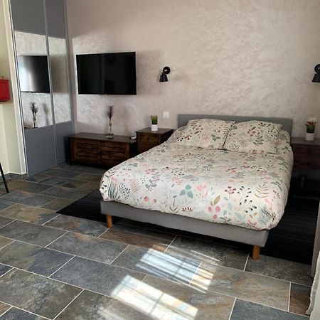 Studio Independant Avec Piscine Et Jardin L'Abergement-Sainte-Colombe Esterno foto