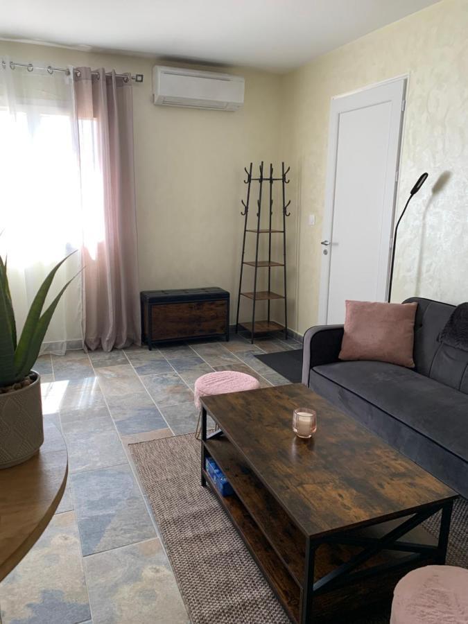 Studio Independant Avec Piscine Et Jardin L'Abergement-Sainte-Colombe Esterno foto